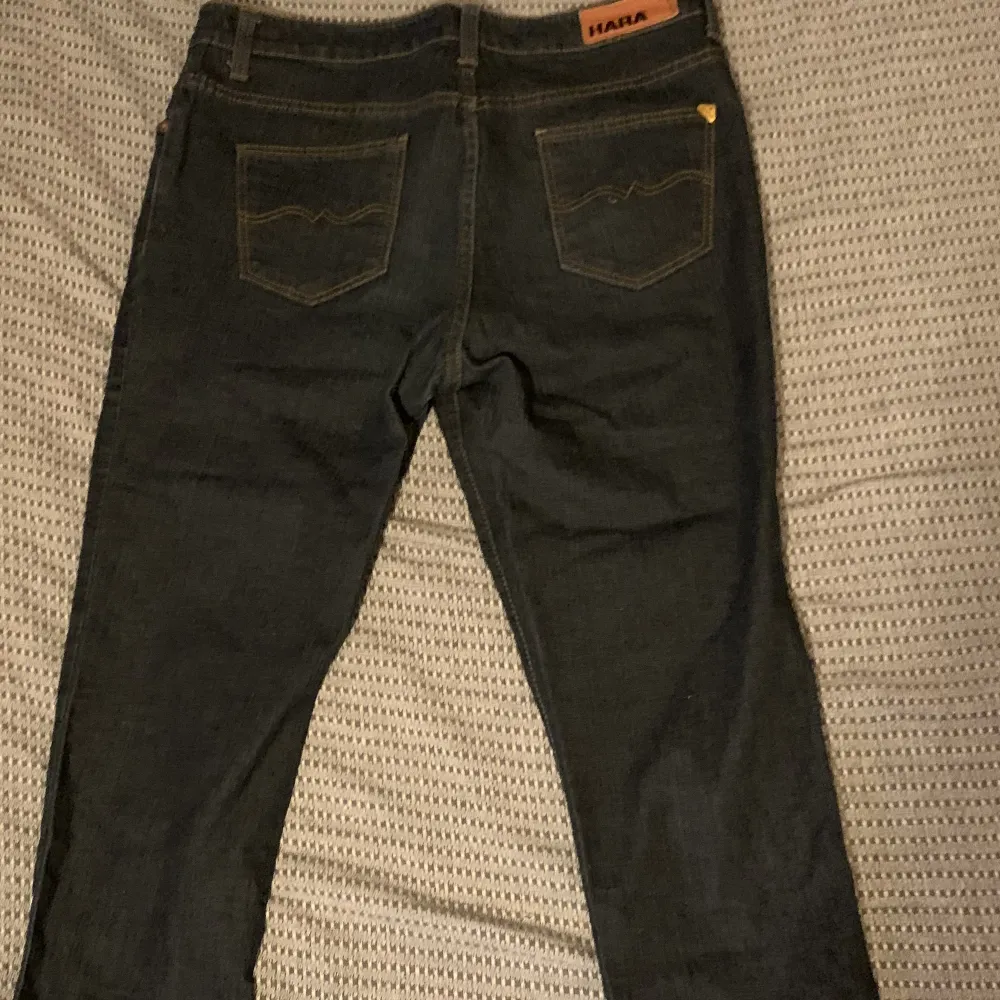 Hara jeans i storlek 31/32 i fint skick. Jeans & Byxor.
