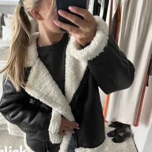 Jacka  - Köpte den på plick men var tyvärr lite stor, Storlek 34