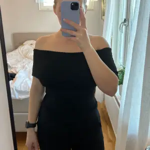 Off-shoulder topp från zara. Stl M. 