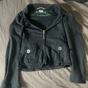 Tröja - Använt typ 3 gånger, köpte den på en secondhand butik, bra condicion pris kan duskuteras❤️