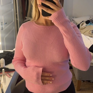 Rosa ribbad långärmad  - Söt ribbad långärmad från kappahl i strl 36 nysick.