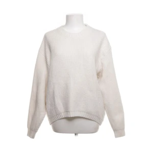 Stickad tröja  - Vit stickad tröja från H&M i strl M 