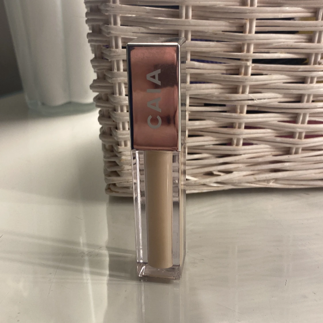 Caia concealer