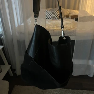 Väska - Snygg väska från Åhléns! 