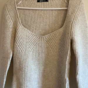 Gina tricot stickad topp - Stickad topp från Gina tricot , nyskick , endast använd 1 gång i storlek S