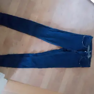 Leggings liknande jeans som ger en skit fin rumpa. Sparsamt använda 