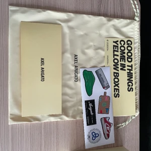 Svart Arigato zip - Ett par 39 i bra skick, inte använda mycket. 