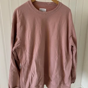 Sweater - Tjena! Säljer denna sjukt fräscha sweater från GENERAL ADMI52ION. Storlek XL.  Pris 150kr plus frakt! 📦 Om du har någon mer fråga är det bara och kontakta! 😁
