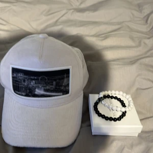 Onecap keps - Justerbar keps och armband från allcap1 man får med allt för 300 