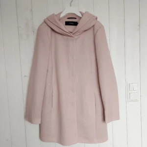 Vero Moda kort Vårkappa - Hej! Säljer min sparsamt använda fina Vårkappa från Vero Moda i storlek XL Hör av dig vid frågor/fler bilder samt intresse
