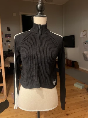 Urban outfitters stickad polo - Tunn stickad topp fr UO.  Superskön. 