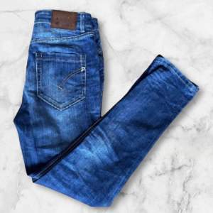 Väldigt snygga Dondup jeans!  Skick: 8.5/10 Passar dig mellan ca 170-175. Kontakta om du har flera frågor eller funderingar 🤝 