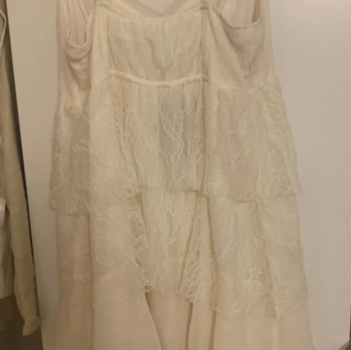 Vit volangkläning - 91