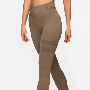 Stronger tights  - Helt oanvända stronger tights! Modellen heter ”Rib Seamless Tight” och är brun/beige färg. Storlek S. Väldigt mjukt och skönt tyg.