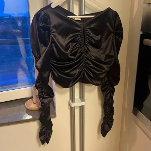 Festtopp - Skicket är som nytt!🤎