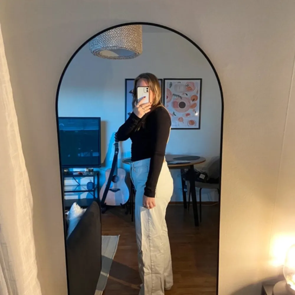 Uppsydda passar om du är ca 160cm . Jeans & Byxor.