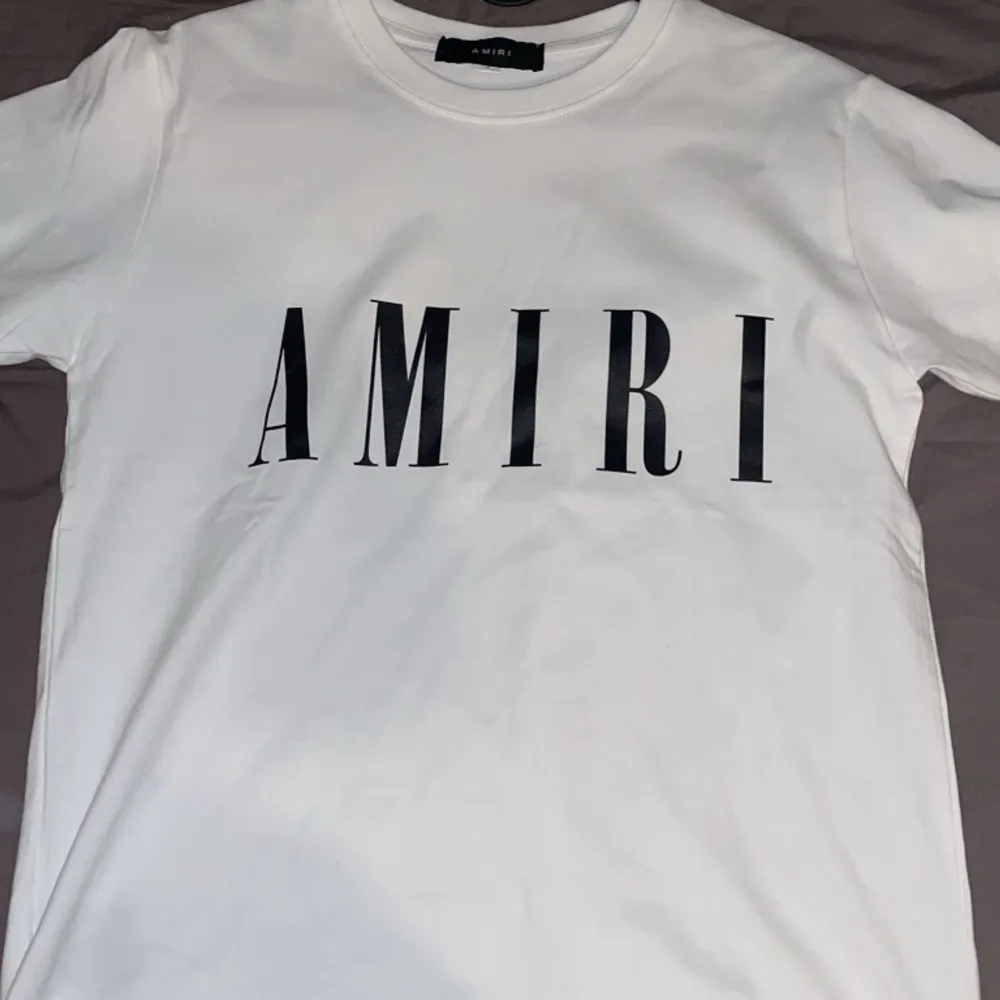 Amiri tshirt vit. T-shirts.