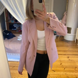 Oversized kavaj💕💕 - Ocersized rosa kavaj från Nakd, oanvänd💕💕💕