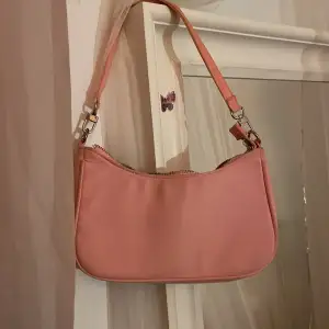 Rosa handväska med avtagbar axelband 💕