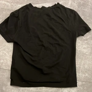 Magtröja - Sitter super fint! Den kommer inte till användning här så den säljs nu, storleken är Xs men den passar på mig som har runt s/m💗