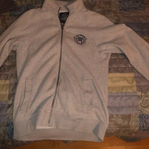Lexington tröja - En riktigt skön mysig tjock tröja som kan användas nu till våren, skick 8/10 har inte används mycket men har haft den ett tag 