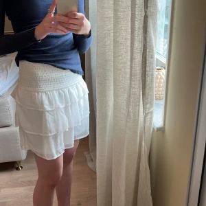 Bik bok volang kjol - Snygg kjol inför sommaren, använd ett par gånger men i fint skick 