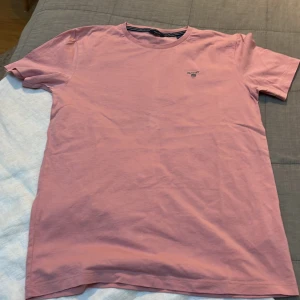 Fin gant T-shirt  - Fin han T-shirt i helt perfekt skick inga defekter elle liknande köpt på kidsbrandstore.