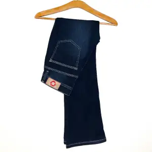 Vi är ett UF-företag som älskar och säljer jeans!💙 Köparen står för frakt💙