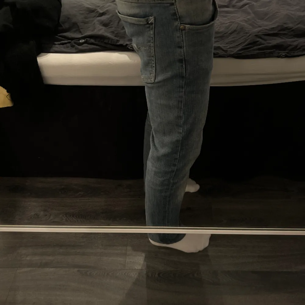 Säljer ett par Nudie jeans i modellen ”Slim Kim” || otroligt bra skick || najs tvätt på byxorna || Storlek W:31, L:32. Jeans & Byxor.