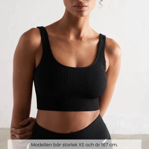 Aimn sport bh - Sport bh från aimn, helt oanvänd! 💗köpt för 399kr, säljer för 250kr 