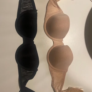 Bandlös behå - 2 st behåar i fint skick, den beiga använd typ 2 gånger och den svarta aldrig använd. Ingen vaddering. 50 kr st eller båda för 85❣️