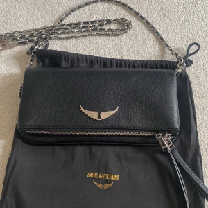 Zadig väska  - Säljer min superfina Zadig väska som  inte kommer till användning, vid snabb köp 950kr (swish) postar imorgon eller på måndag 25/2-26/2  Spårbar frakt, inga skador eller effekter på väskan. 🤍