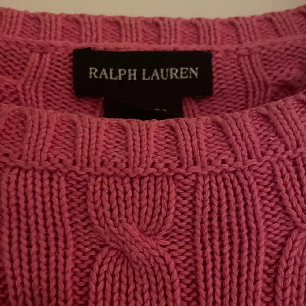 Hej. Jag säljer en Ralph lauren tröja. Köpte för 1200. Jag köpte den för 3 månader sedan. Har haft den på mig bara 3 gånger. . Tröjor & Koftor.