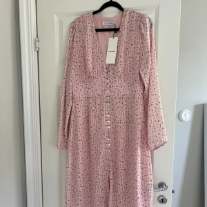 Adoore Paris Dress - Ny med prislapp Något mindre i storlek 