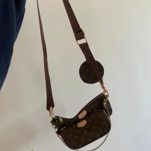 Superfin väska  - Man kan ta av o ha en väska för sig 