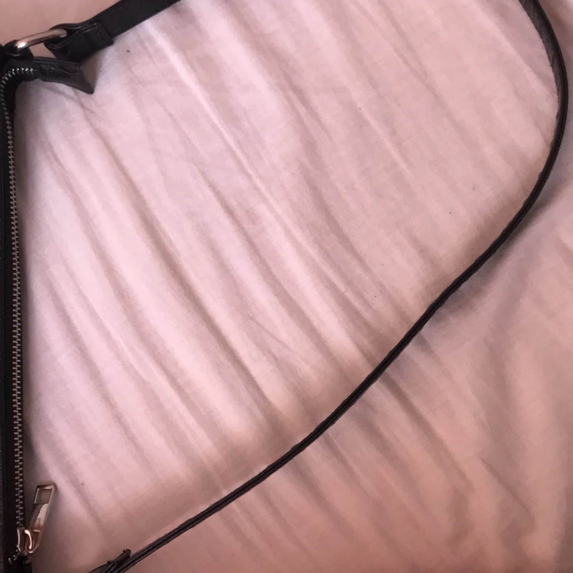 Svart axelremsväska - 90