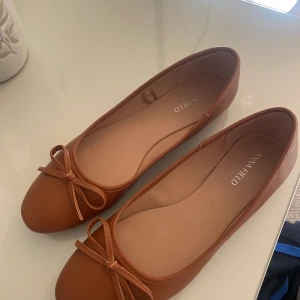 Ballerinaskor - Bruna oanvända ballerinaskor från märket Anna field🌷🌷