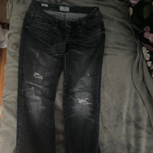 ltb valerie jeans - Säljer mina as snygga ltb jeans i modellen valerie då de inte kommer till användning😢.  Använd sparsamt, men har 2 defekter längst ner, men det syns knappt! Midjemått: 40 innerbenet: 76💞kom privat för mer bilder eller frågor💞