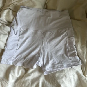 shorts - säljer dessa undershorts / träningsshorts / cykelbyxor med sidofickor. Aldrig använda🥳