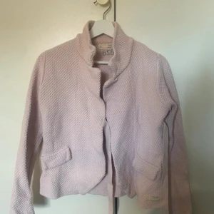 Odd Molly kofta  - En super söt odd Molly kofta/ blazer som är i gott skick! Nypris är runt 1000kr. Storleken framgår ej men skulle säga att den passar en S/M 