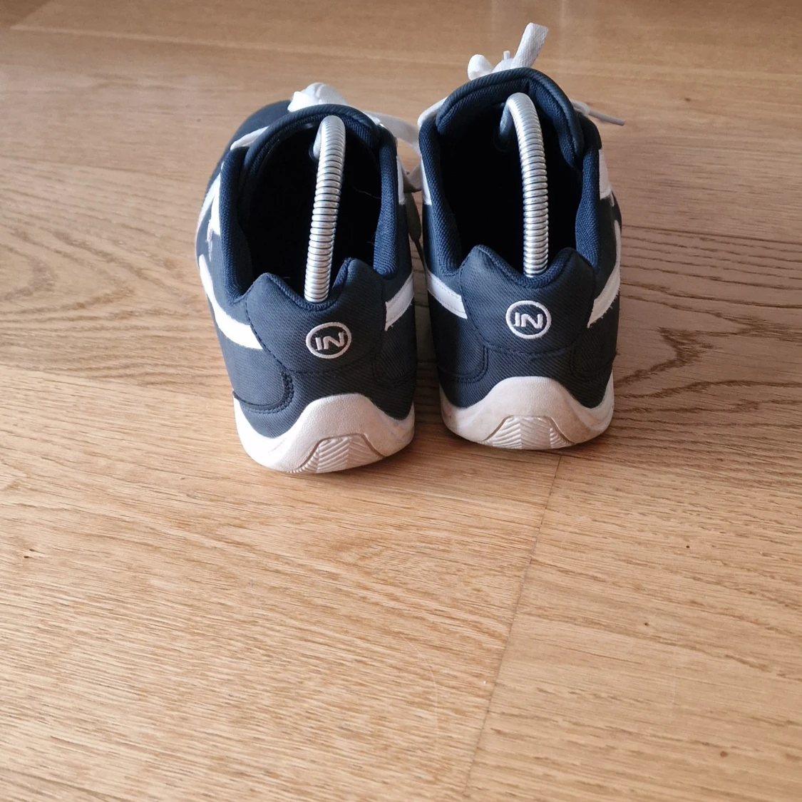 Mörkblå sneakers  - 91