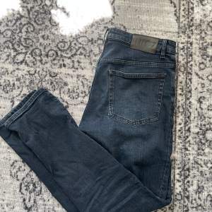 Säljer ett par skit snygga NN07 jeans. Sjukt sköna. Ny pris ligger på 1699kr🙌🏻 säljs för 599kr. Skriv DM om ni har några funderingar!