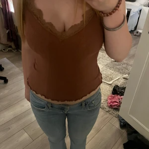 as snyggt linne - jättesnyggt linne från Amisu i storlek s. sitter fint och otroligt skön 💞