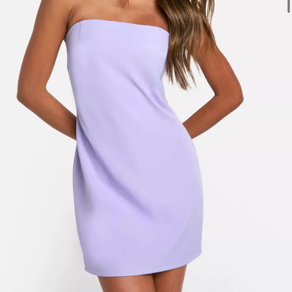 as snygg klänning från boohoo i storlek M/38💕💕. Mekot.
