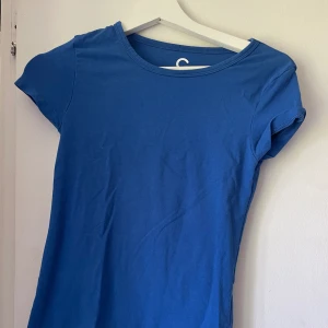 Blå t-shirt  - Oanvänd