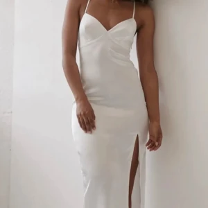 Vit klänning - Klänning från Nakd, använd en gång🩷