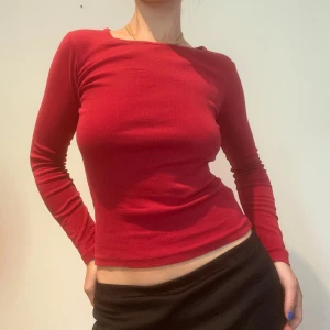 Röd basic tröja - Skit najs