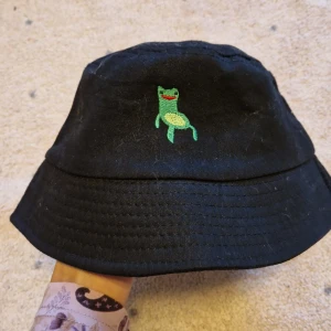 Bucket hat froggy chair - Fint skick