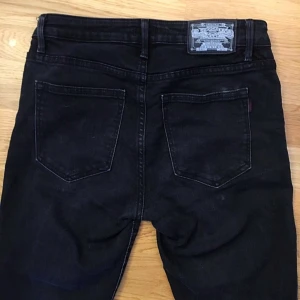 Jeans Crocker  - Mörka jeans från Crocker 
