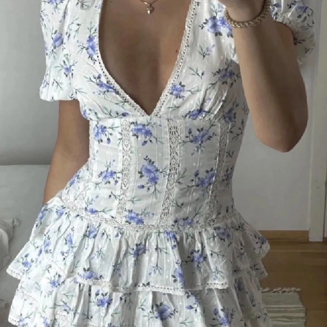 Zara blommig klänning 